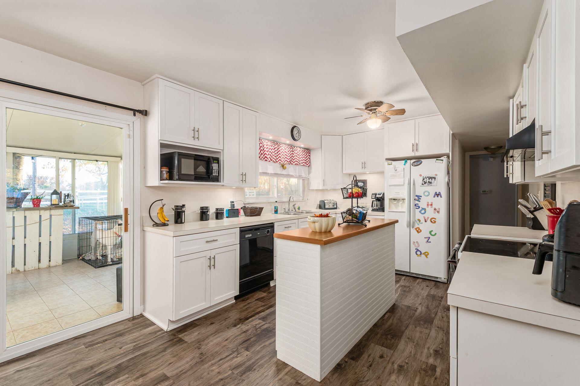 5140 Edgeview Road Columbus, OH 43207 - Photo 10 of 39 Kitchen
