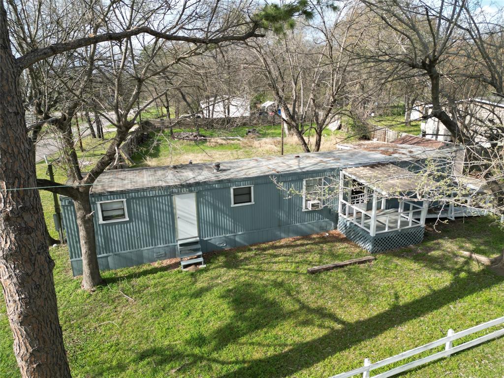 400 East Oak Grove Road Corsicana, TX 75110 - Photo 2 of 2 a view of a house with a yard