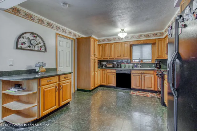 $974,900 | 382 Manhattan Street | Tottenville