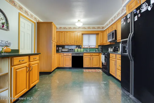 $974,900 | 382 Manhattan Street | Tottenville