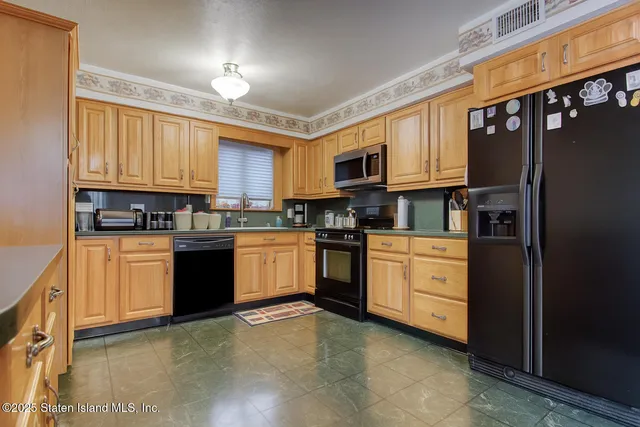 $974,900 | 382 Manhattan Street | Tottenville