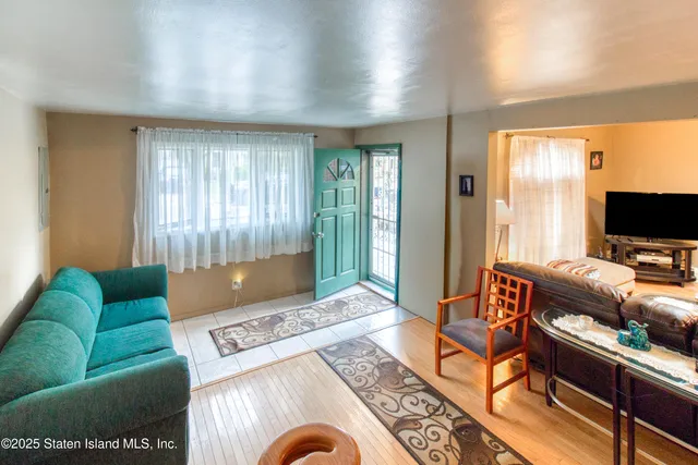 $974,900 | 382 Manhattan Street | Tottenville