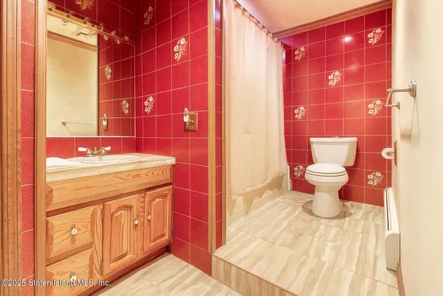 $974,900 | 382 Manhattan Street | Tottenville