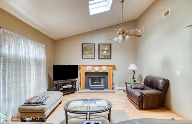 $974,900 | 382 Manhattan Street | Tottenville