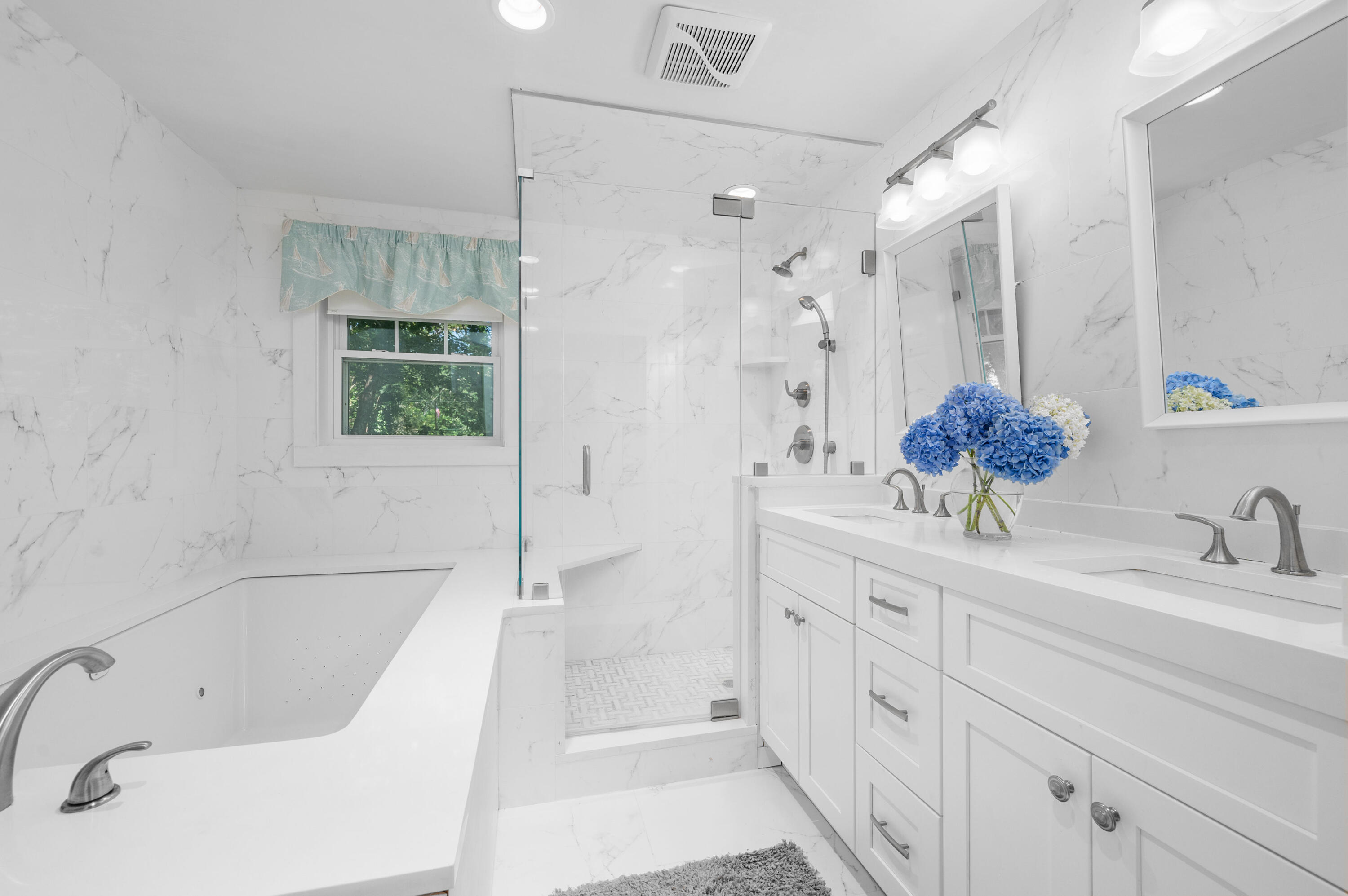 36 Riverside Road Mashpee, MA 02649 - Photo 26 of 48 a bathroom with a tub sink and mirror