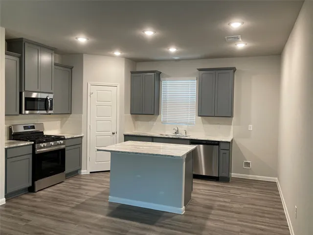 $2,400 | 22826 Ephesus Avenue, Tomball, TX 77377