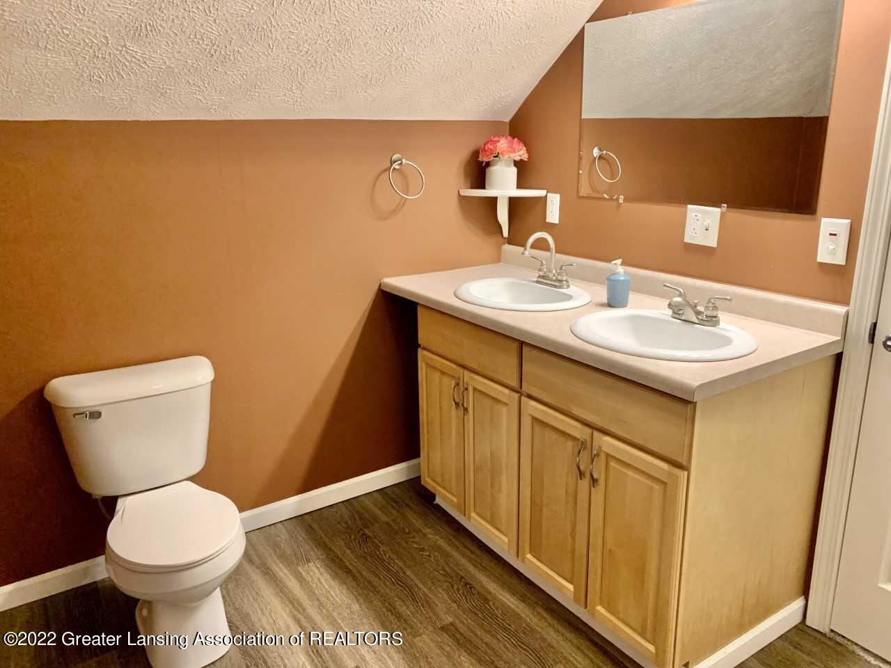 5568 South Baldwin Road Ithaca, MI 48847 - Photo 35 of 60 Primary Bath