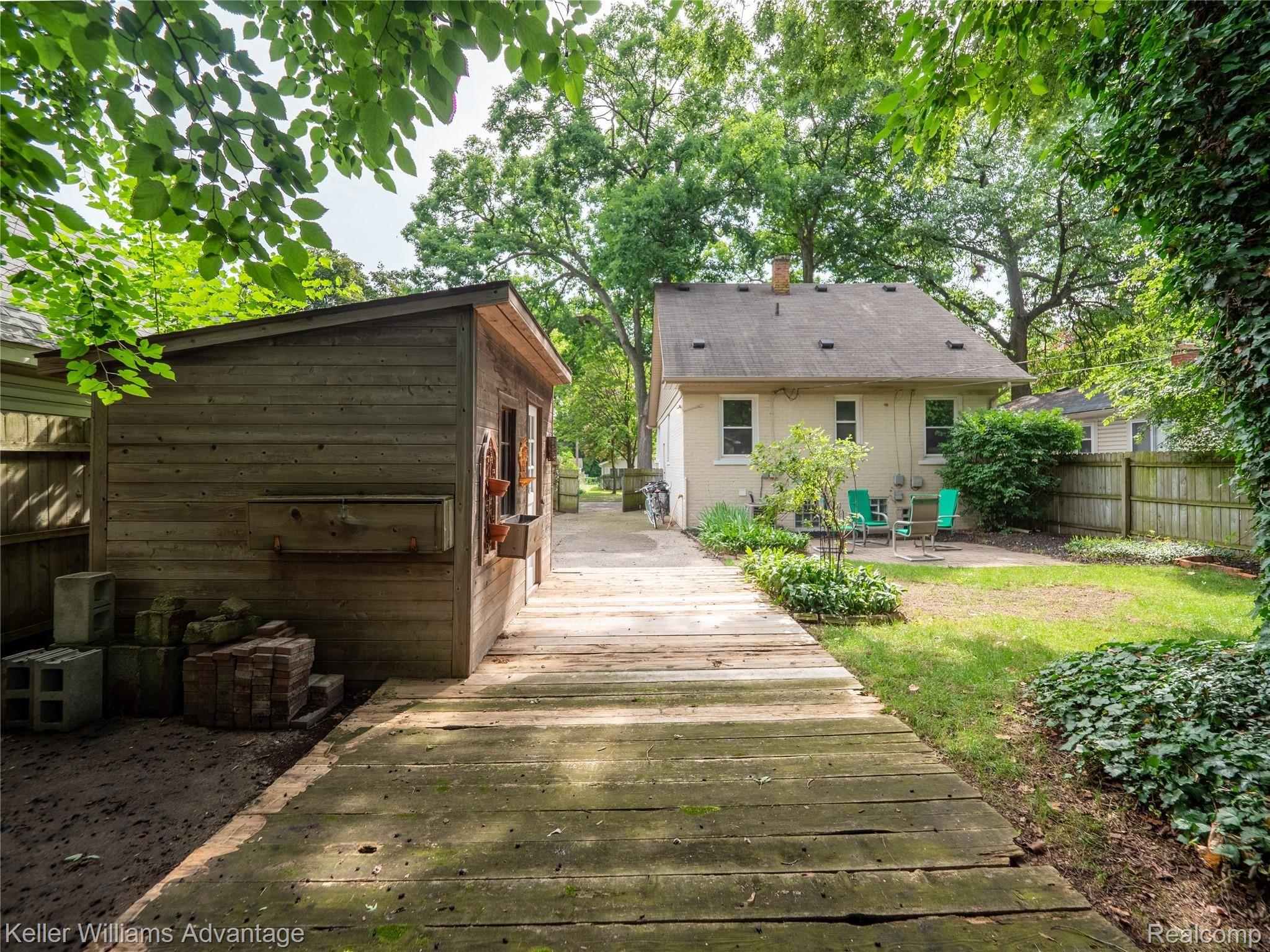 667 Stratford Road Ferndale, MI 48220 - Photo 17 of 23 P1677778-HDR.jpg