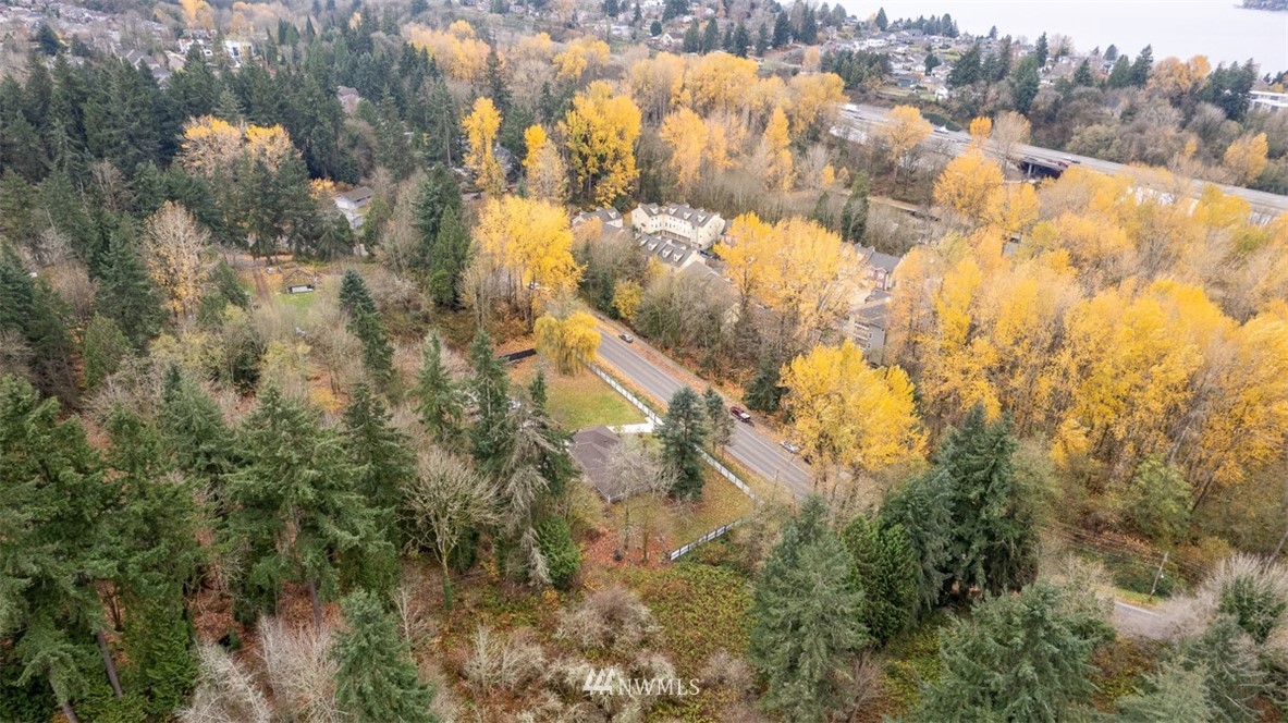 4196 Lincoln Court Northeast Renton, WA 98056 - Photo 13 of 13 a view of top of a house with a yard