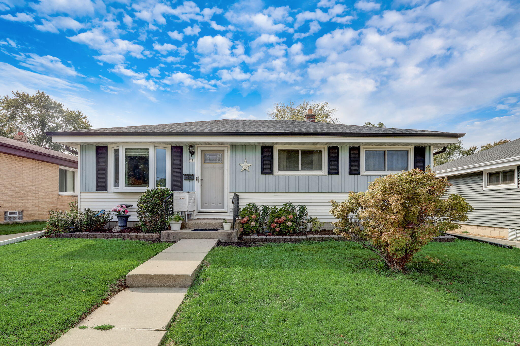 3-web-or-mls-S 98th St-003