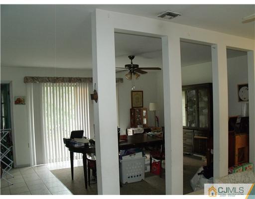 8 Cambridge Road Kendall Park, NJ 08824 - Photo 6 of 11