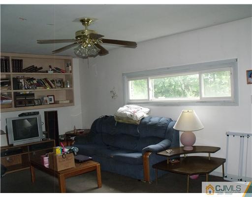 8 Cambridge Road Kendall Park, NJ 08824 - Photo 7 of 11