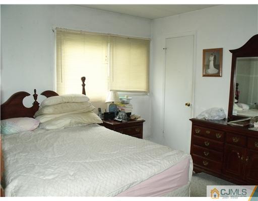 8 Cambridge Road Kendall Park, NJ 08824 - Photo 8 of 11