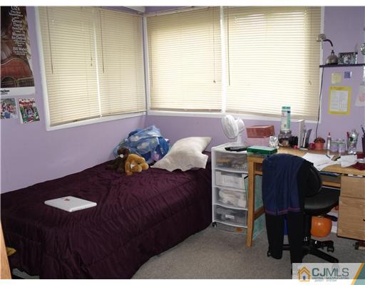 8 Cambridge Road Kendall Park, NJ 08824 - Photo 9 of 11