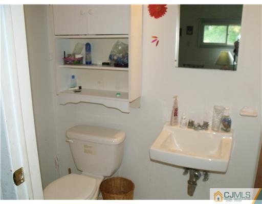 8 Cambridge Road Kendall Park, NJ 08824 - Photo 10 of 11