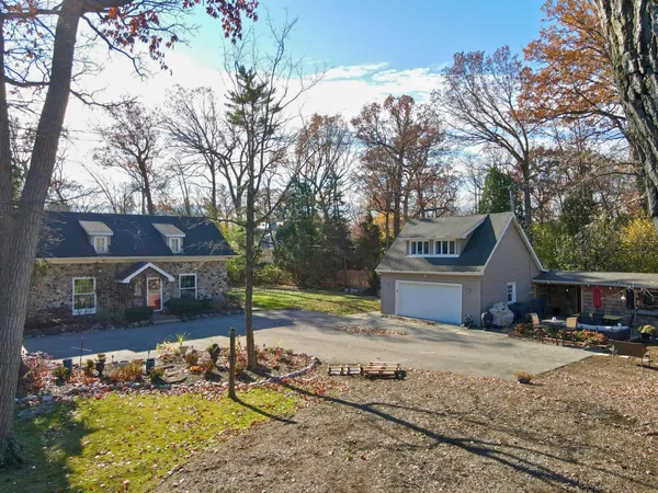 $995,000 | 1800 Telegraph Road, Bannockburn, IL 60015