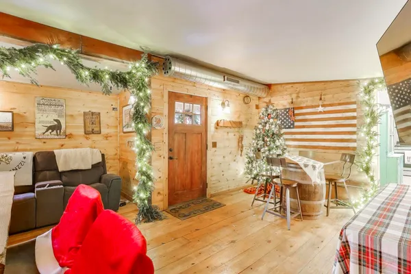 $995,000 | 1800 Telegraph Road, Bannockburn, IL 60015