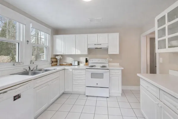 $995,000 | 1800 Telegraph Road, Bannockburn, IL 60015