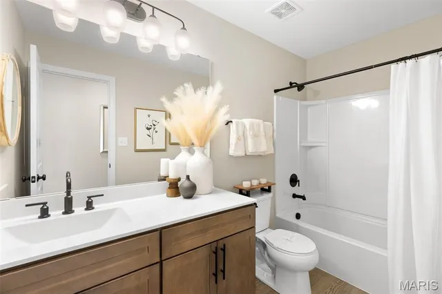 $330,900 | 2 Ashford At Riverstone, Florissant, MO 63031