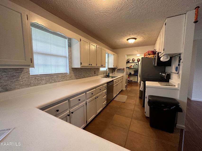 291 Dynatex Road Sunbright, TN 37872 - Photo 11 of 23 a kitchen with stainless steel appliances granite countertop a sink a stove and a refrigerator