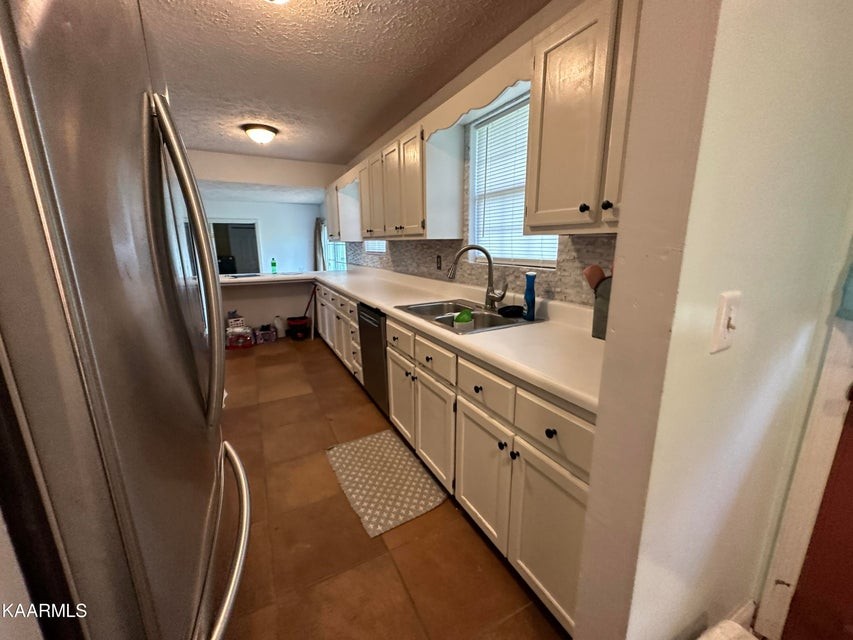 291 Dynatex Road Sunbright, TN 37872 - Photo 12 of 23 a kitchen with stainless steel appliances a sink stove and cabinets