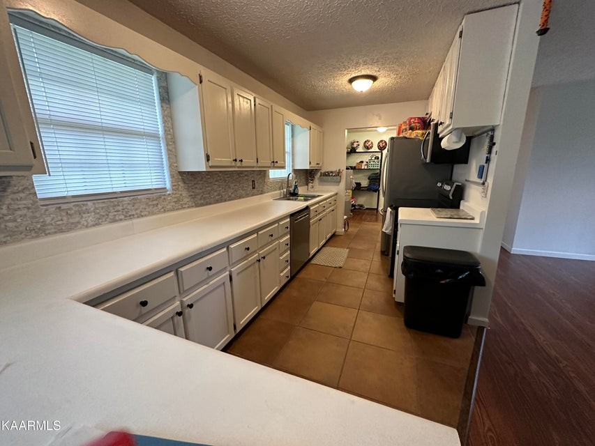 291 Dynatex Road Sunbright, TN 37872 - Photo 10 of 23 a kitchen with stainless steel appliances kitchen island granite countertop a refrigerator a stove and a sink