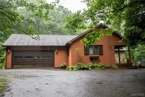 $299,900 | 5149 Beeles Road, Great Valley, NY 14741