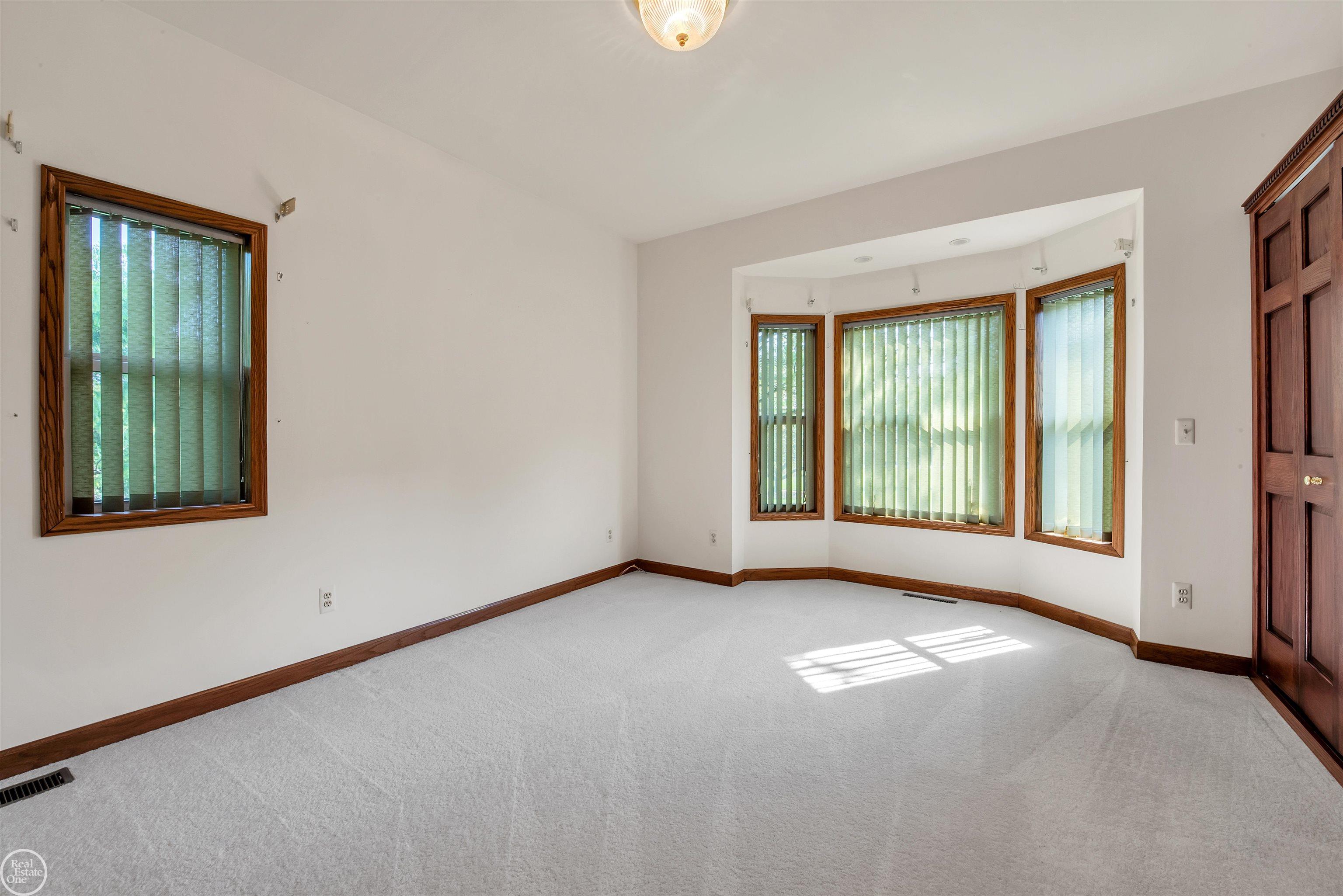 54465 Fairchild Road Macomb, MI 48042 - Photo 20 of 53 50120423-19.JPG