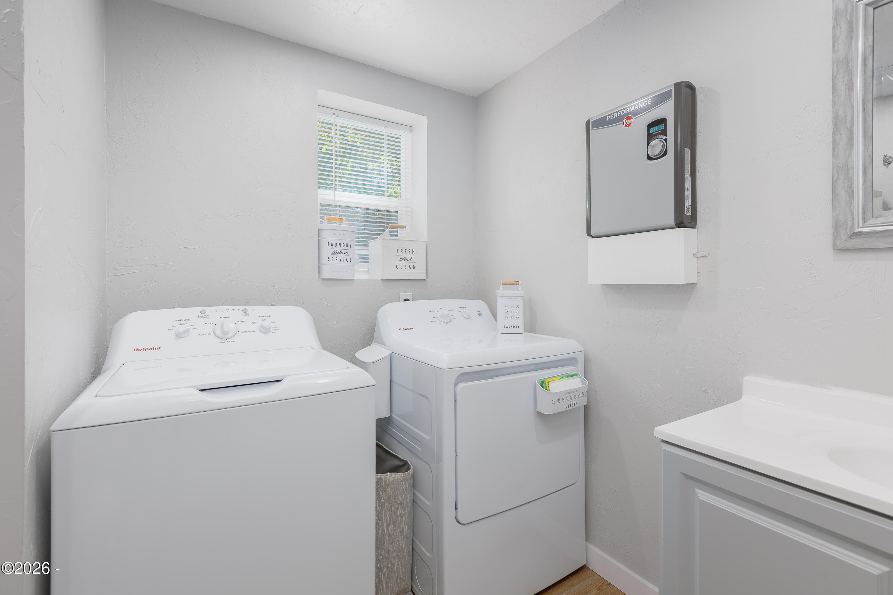 724 Southwest Ferry Avenue Siletz, OR 97380 - Photo 13 of 23 Bathroom/Laundry