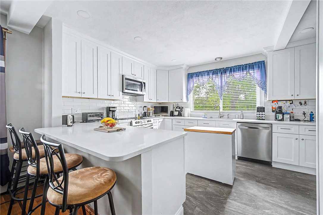 3288 Mendon Road Cumberland, RI 02864 - Photo 8 of 49