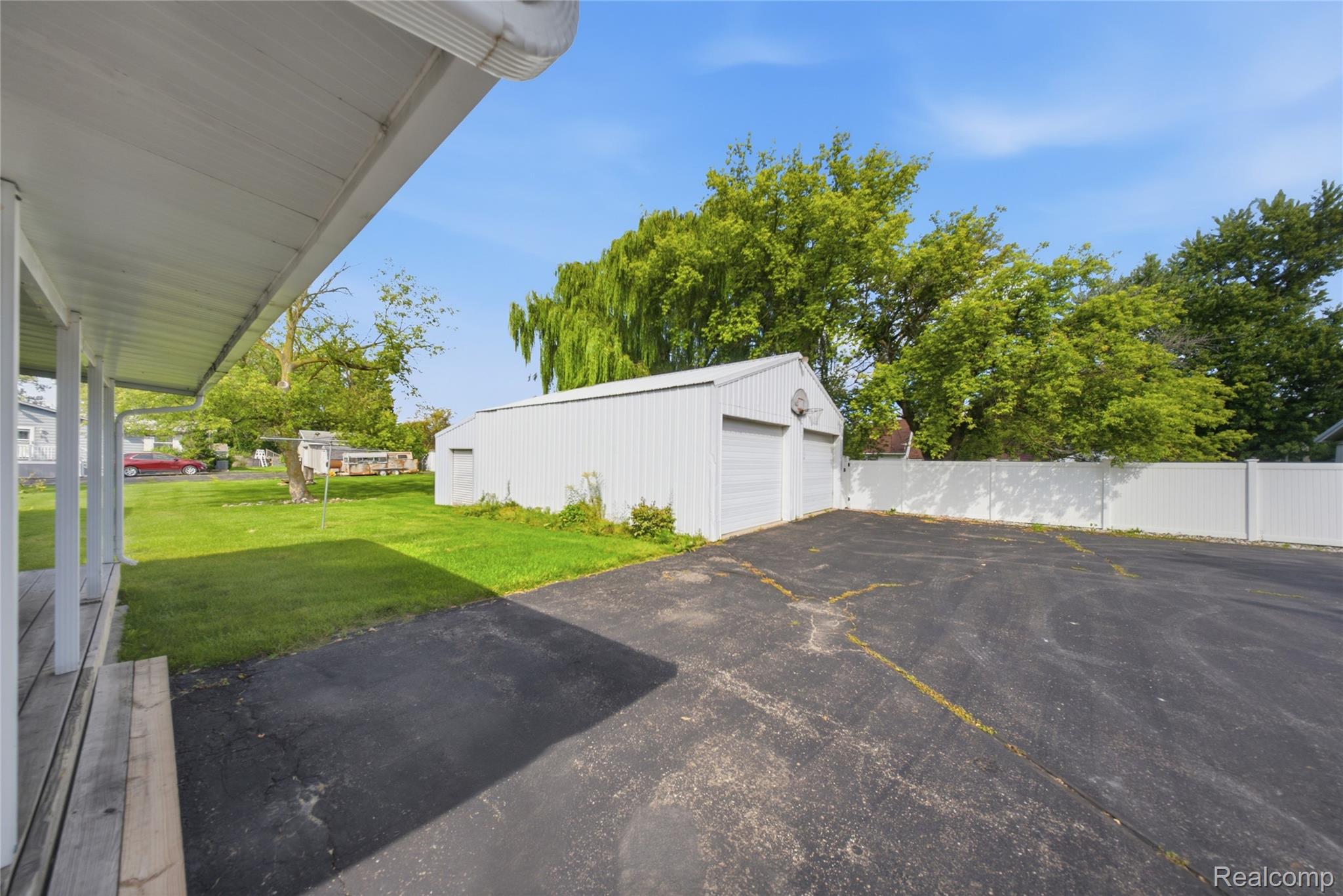 2201 Dutcher Road Flint, MI 48532 - Photo 17 of 19 28-DSC04172.jpg