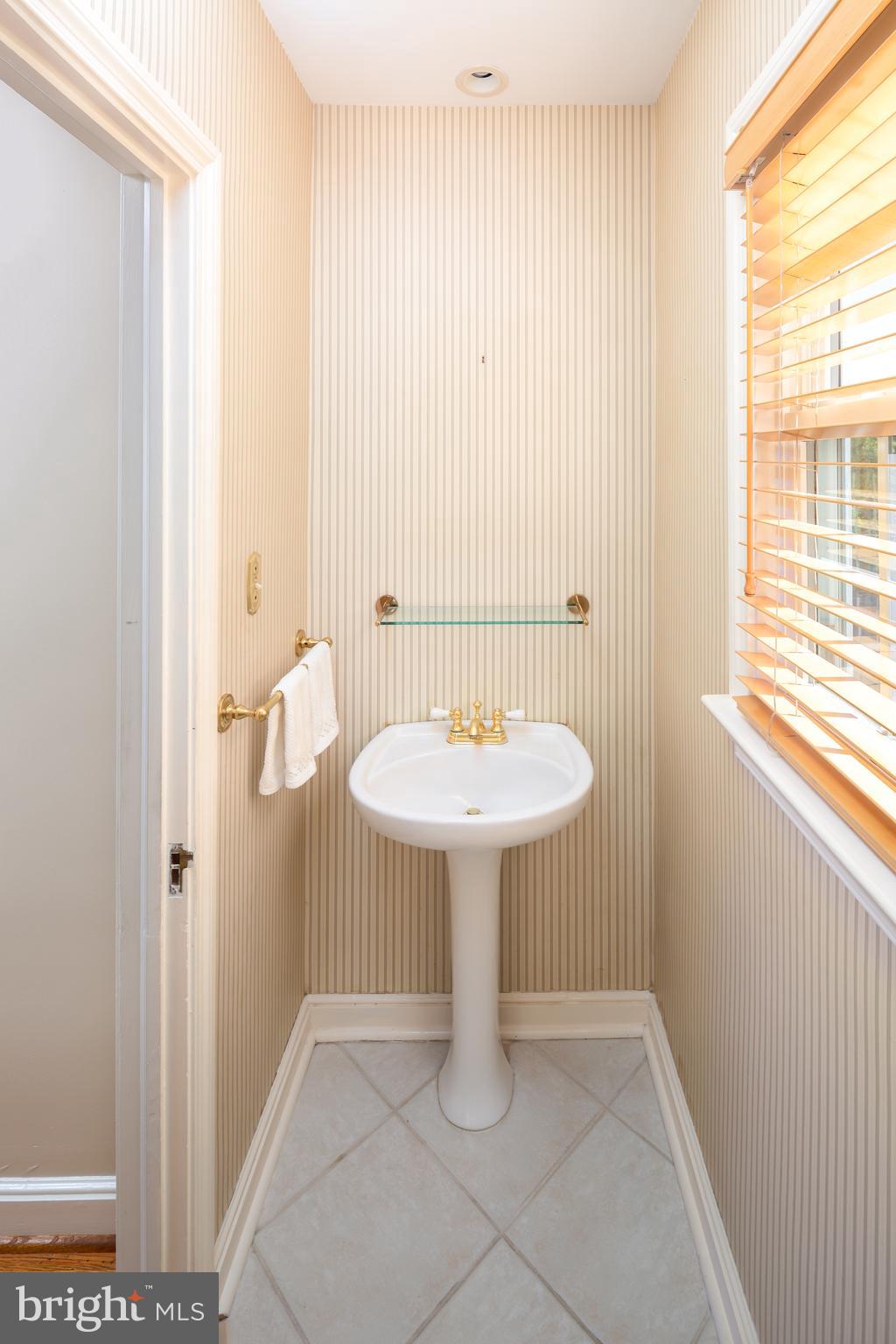 930 Remington Road Wynnewood, PA 19096 - Photo 13 of 31 Powder Room.