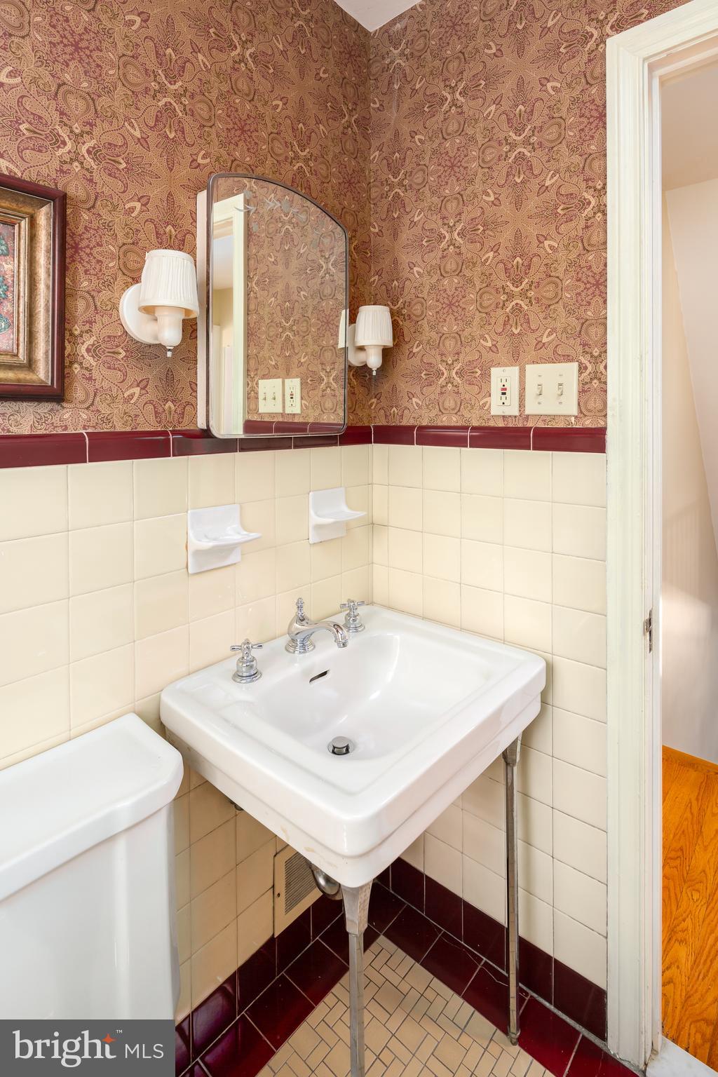930 Remington Road Wynnewood, PA 19096 - Photo 22 of 31 Hall Bathroom.
