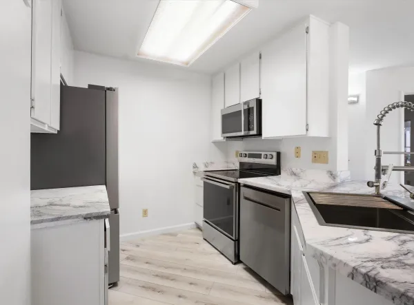 $3,700 | 7087 Camino Degrazia, Unit 141, San Diego, CA 92111