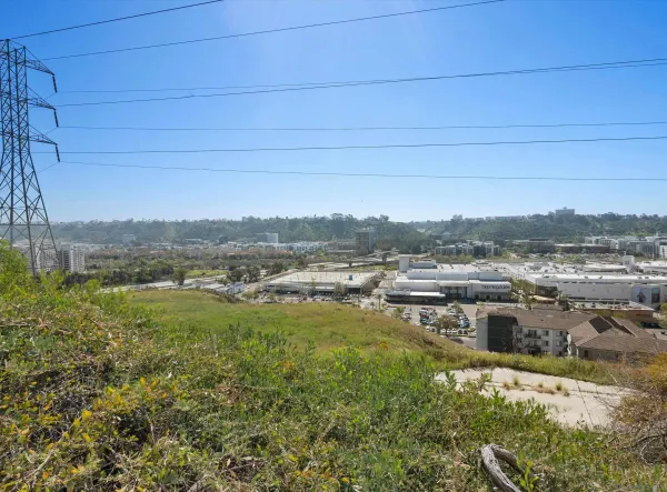 $3,700 | 7087 Camino Degrazia, Unit 141, San Diego, CA 92111