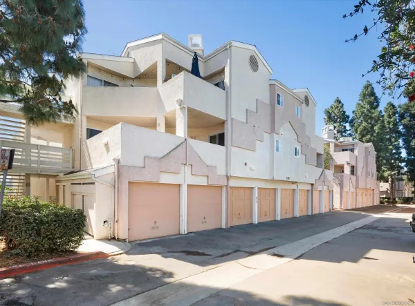 $3,700 | 7087 Camino Degrazia, Unit 141, San Diego, CA 92111
