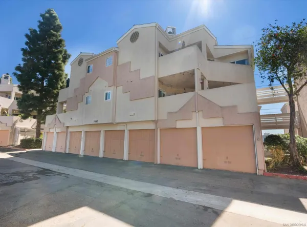 $3,700 | 7087 Camino Degrazia, Unit 141, San Diego, CA 92111