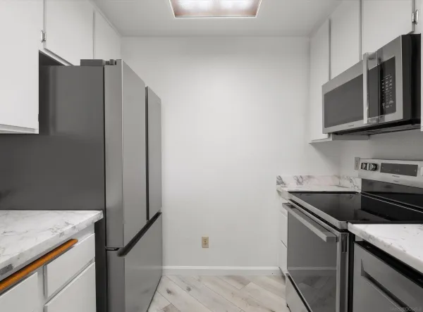 $3,700 | 7087 Camino Degrazia, Unit 141, San Diego, CA 92111