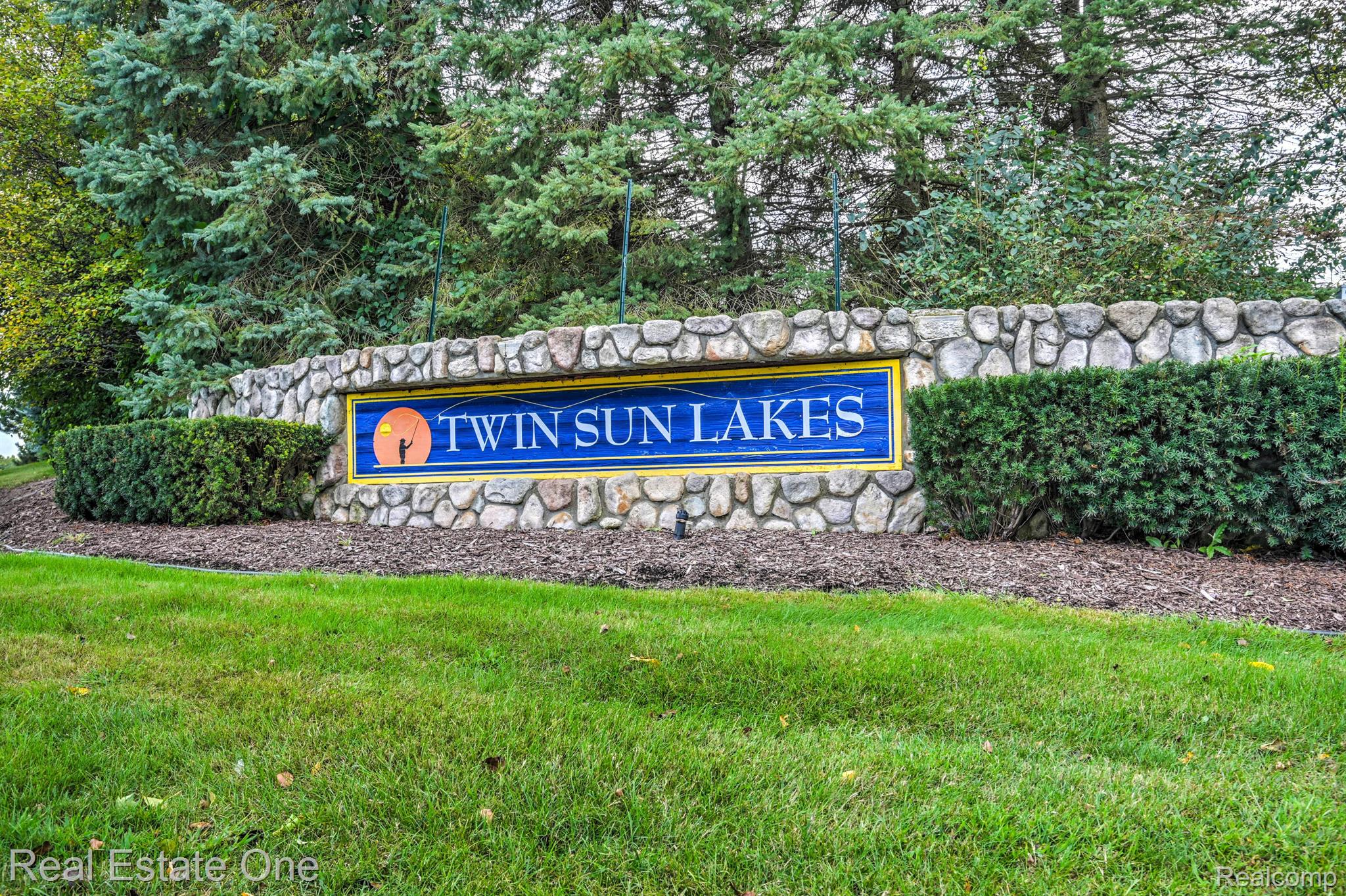 1400 Lee Wood Ridge Road Walled Lake, MI 48390 - Photo 37 of 42 Subdivision Entrance