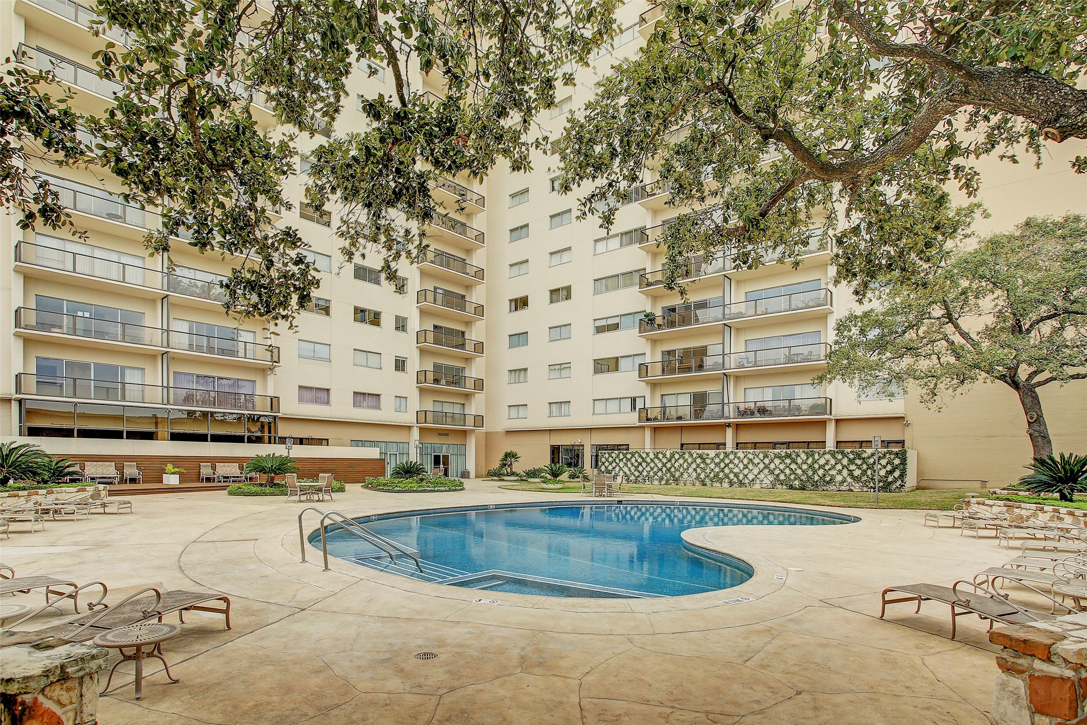 2929 Buffalo Speedway, Unit A513 Houston, TX 77098 - Photo 19 of 24 a view of a swimming pool with outdoor seating