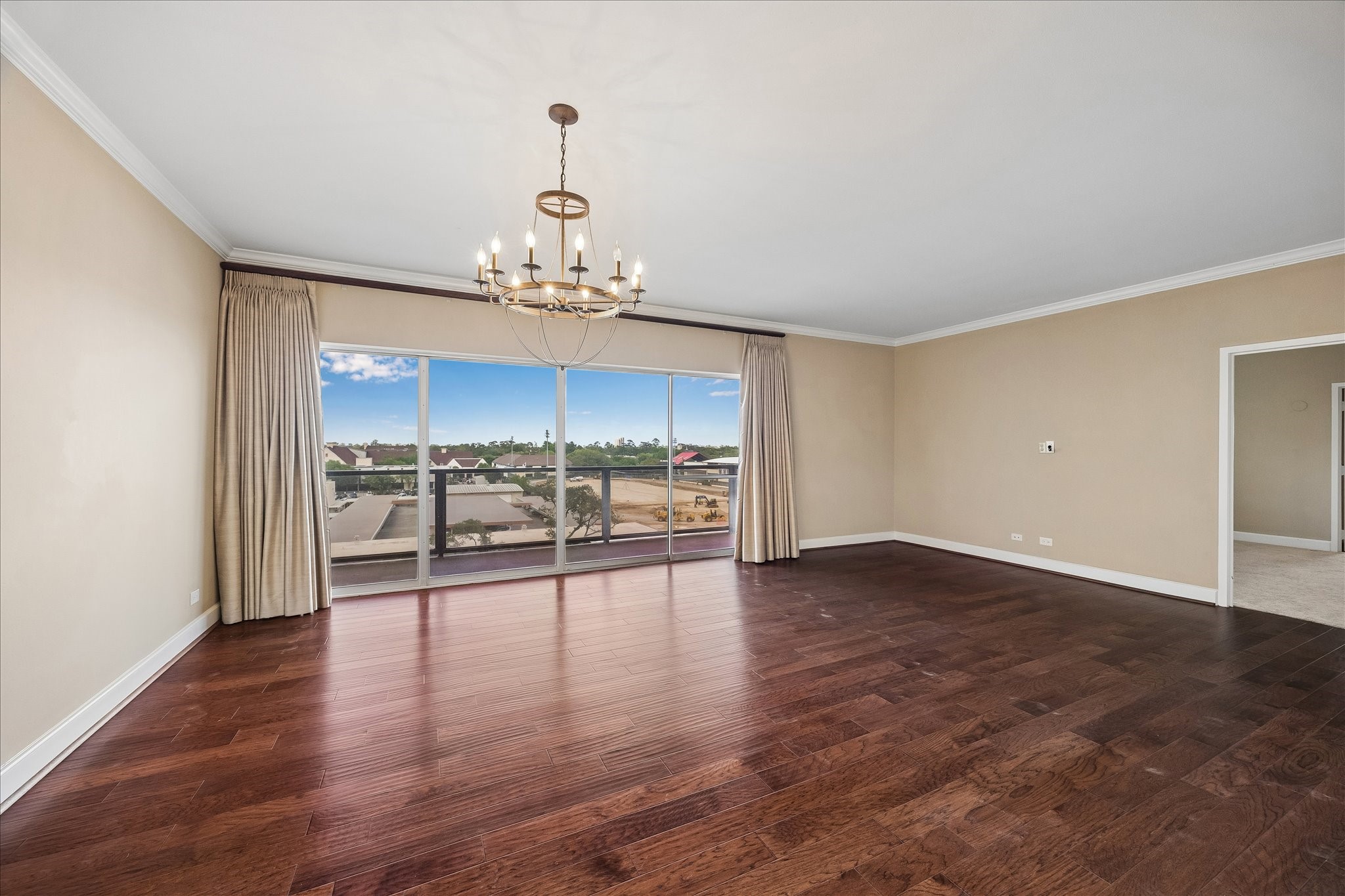 2929 Buffalo Speedway, Unit A513 Houston, TX 77098 - Photo 4 of 24 a view of a livingroom with a kitchen