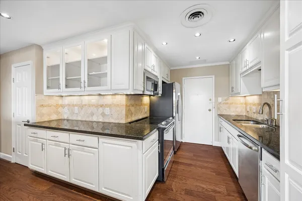 $595,000 | 2929 Buffalo Speedway, Unit A513, Houston, TX 77098