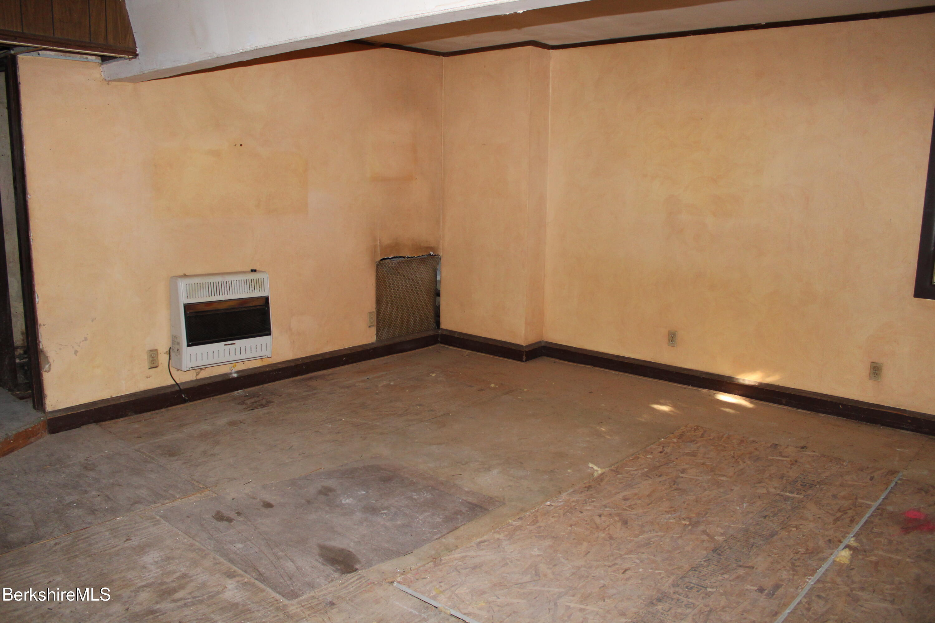 257 Cone Hill Road Richmond, MA 01254 - Photo 16 of 40 1st Floor Living Room