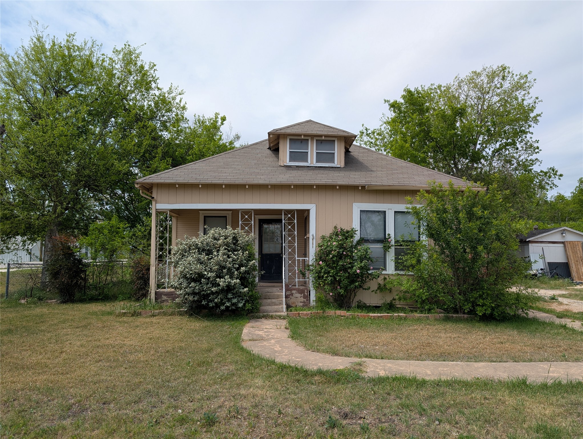 301 Park Street Taylor, TX 76574 - Photo 1 of 13 a front view of a house with a yard