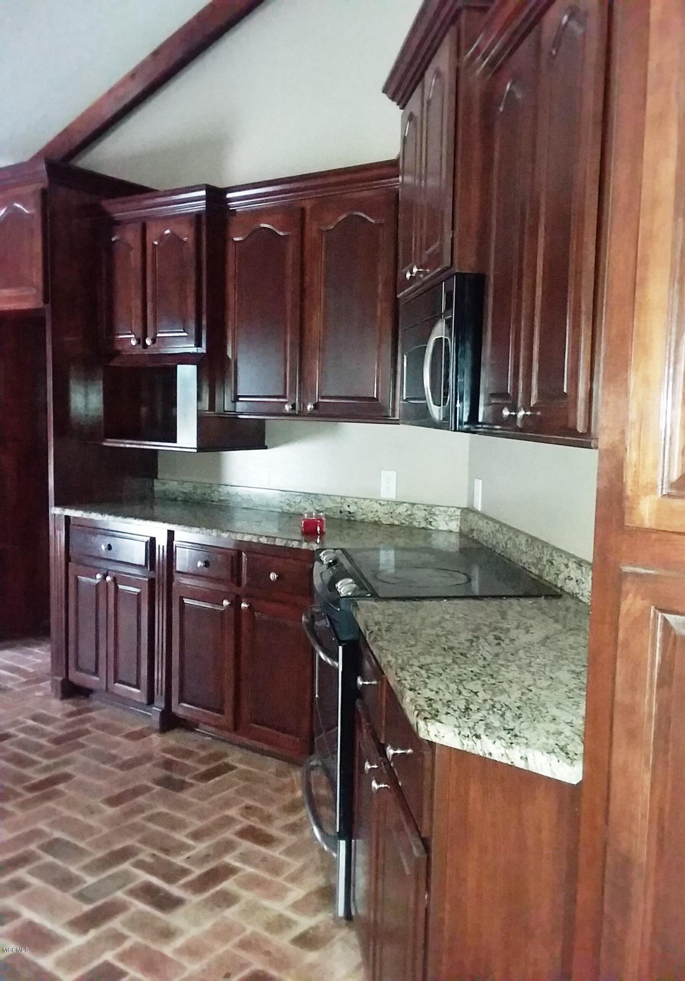 18640 White Plains Road Saucier, MS 39574 - Photo 12 of 37 Interior Kitchen 4 U