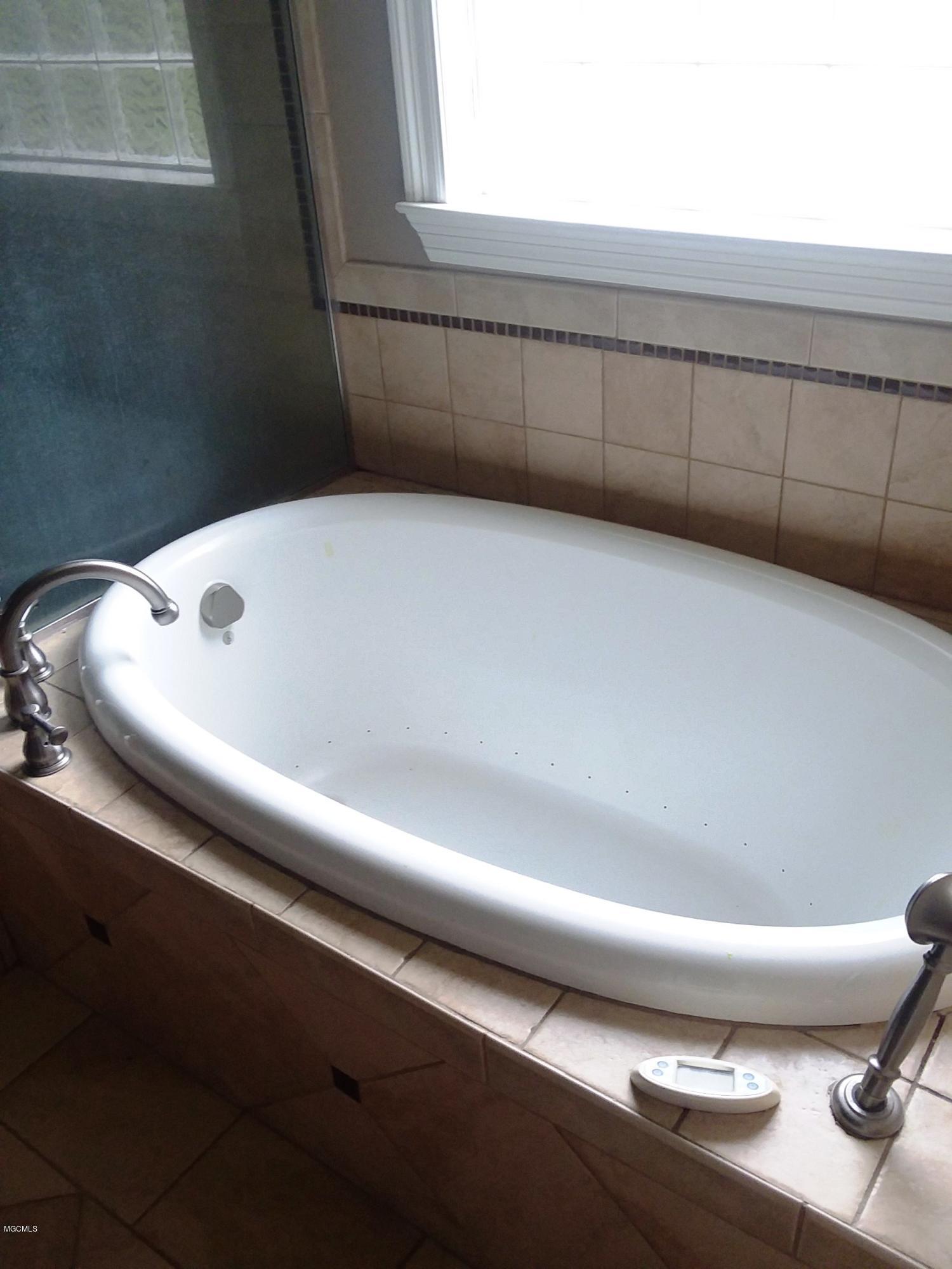 18640 White Plains Road Saucier, MS 39574 - Photo 21 of 37 Interior Master BA Tub