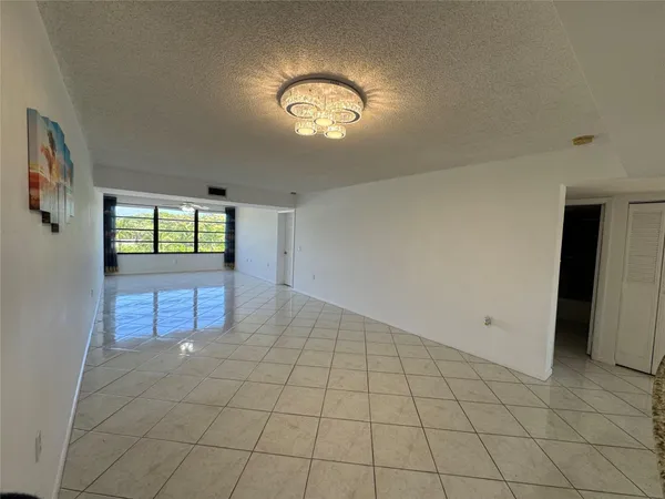 $280,000 | 6121 Balboa Circle, Unit 306, Boca Raton, FL 33433