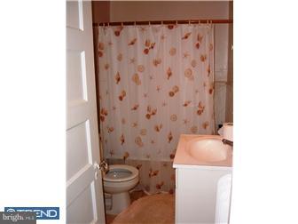 516 Littlecroft Road Upper Darby, PA 19082 - Photo 4 of 12