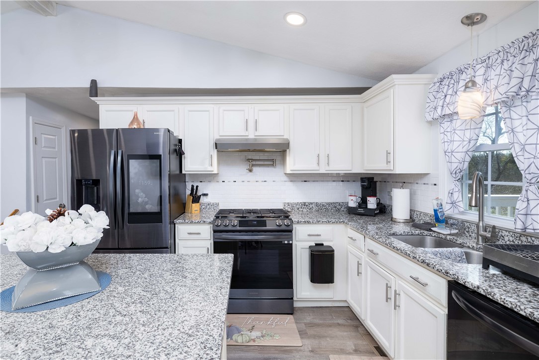 150 Hilton Road Warwick, RI 02889 - Photo 4 of 19