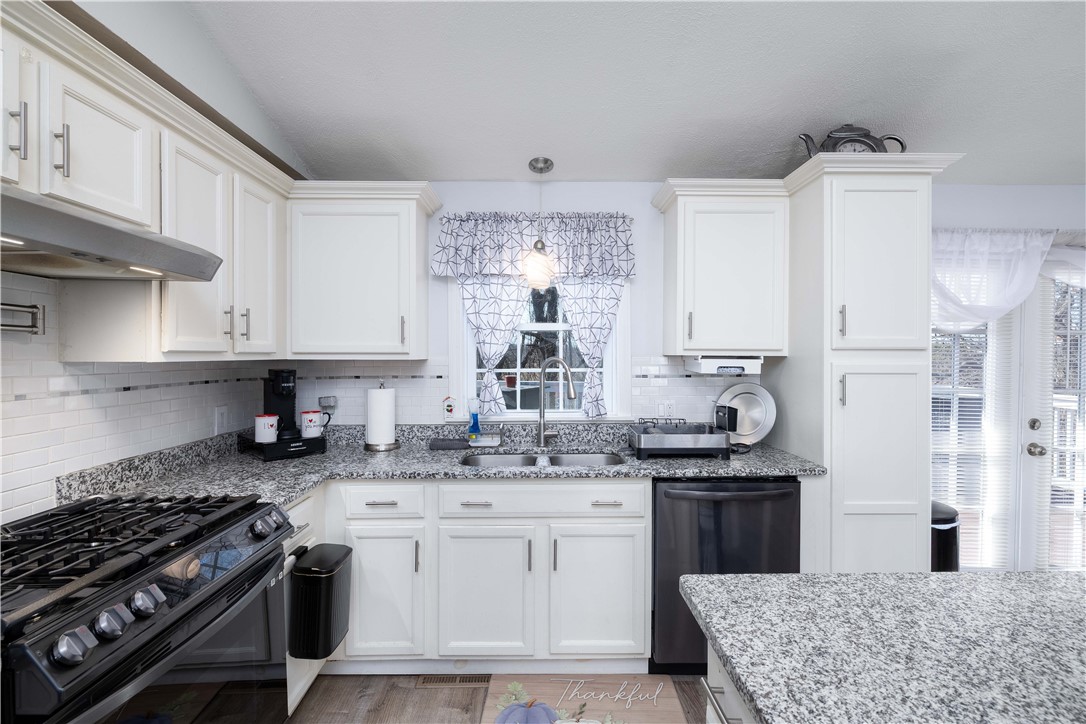 150 Hilton Road Warwick, RI 02889 - Photo 5 of 19